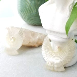 VNTG》TWO hand carved abalone thunderbird flatbacks